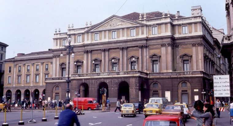 Milano_Piazza_Scala_1976
